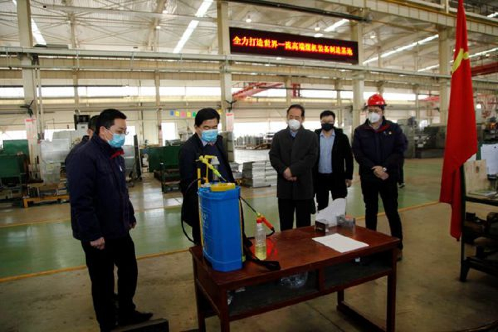 重裝集團董事長李德鎖到公司檢查指導疫情防控和復工復產(chǎn)工作