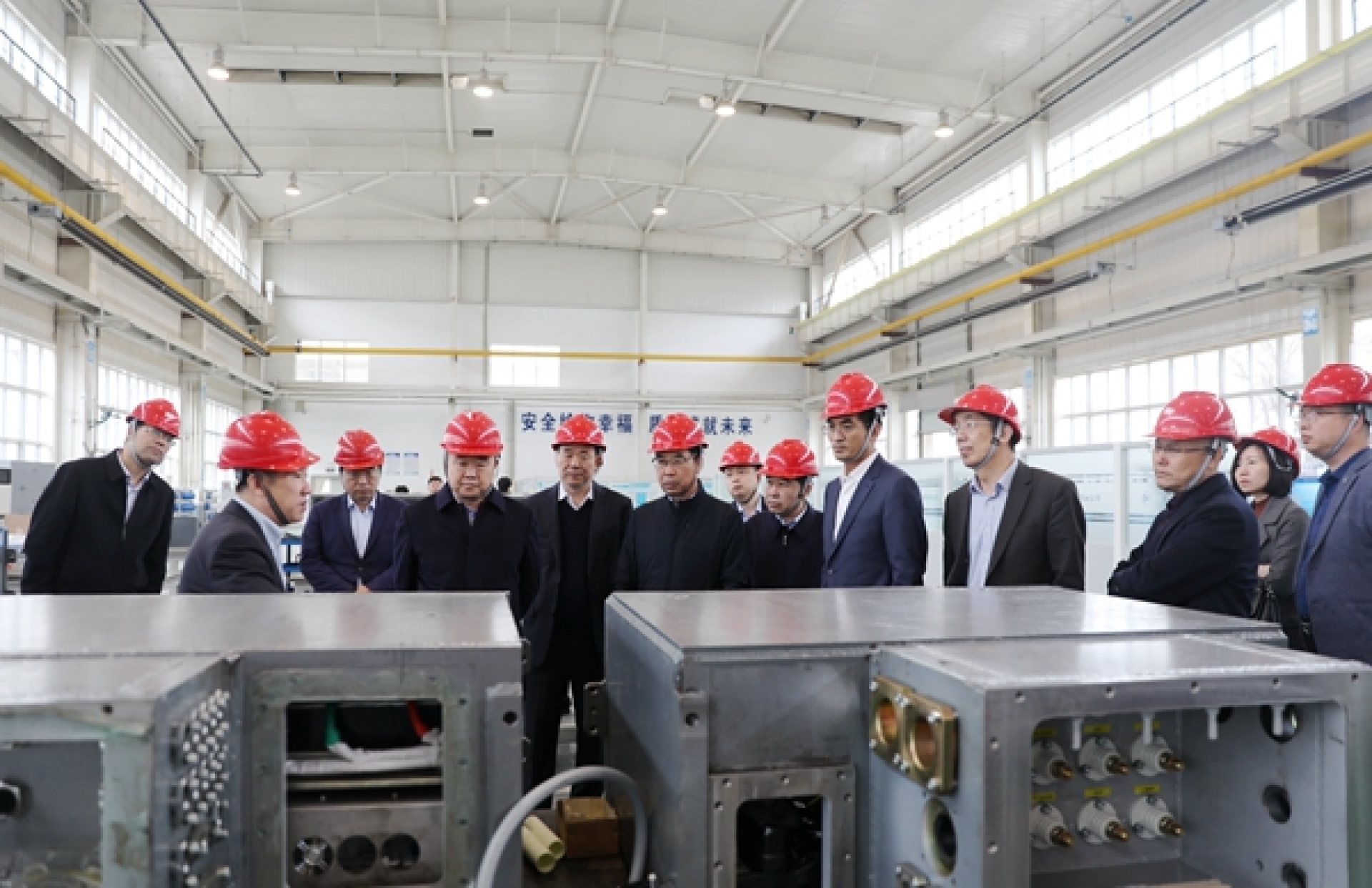 國(guó)家能源集團(tuán)寧夏煤業(yè)黨委書(shū)記、董事長(zhǎng)張勝利一行到西煤機(jī)公司調(diào)研參觀