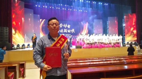 公司員工分別榮獲“陜煤勞?！?、“陜煤工匠”稱號(hào)