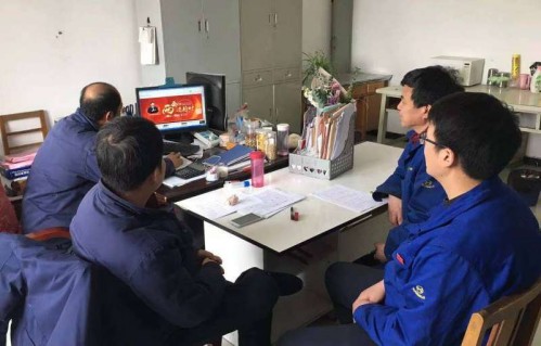 公司組織黨員干部職工收看十三屆全國(guó)人大二次會(huì)議開(kāi)幕盛況