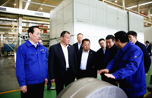 山東能源重型裝備制造集團黨委書記、執(zhí)行董事、總經(jīng)理張圣國一行到公司考察交流