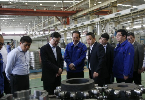 山東能源棗莊礦業(yè)集團(tuán)黨委書(shū)記、董事長(zhǎng)楊尊獻(xiàn)一行到公司考察交流